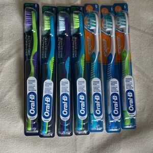 Oral-B Toothbrush Set